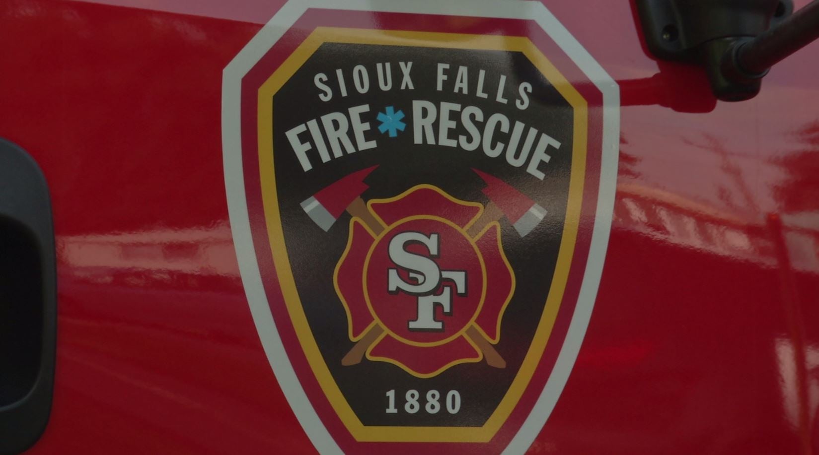 Sioux Falls fire crews battle garage fire in northeastern part of the city