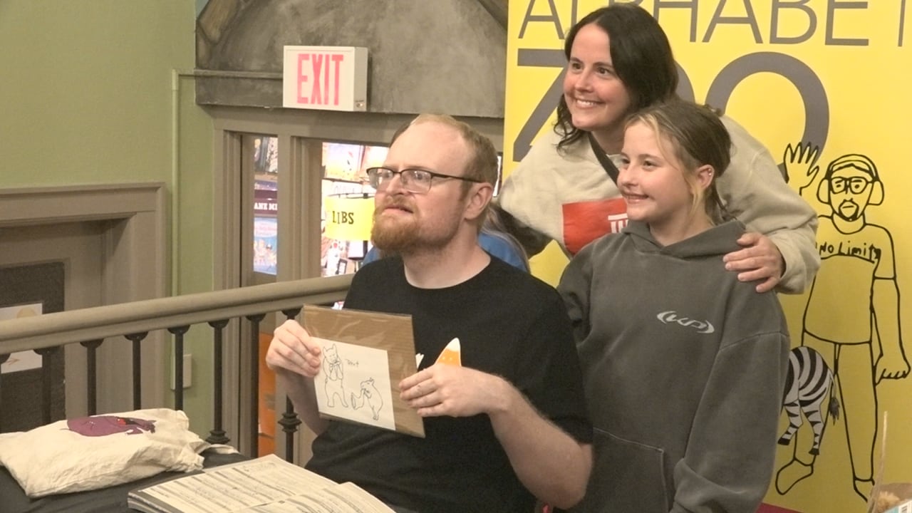 TikTok artist ‘Drawings by Trent’ meets fans in downtown Sioux Falls