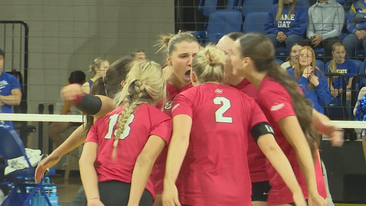 USD Women’s Volleyball Defeats SDSU 3-2 in Brookings