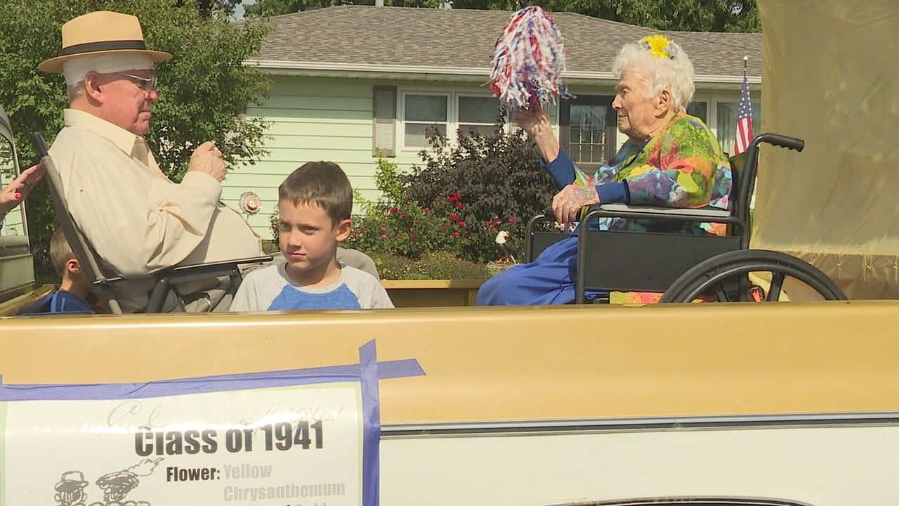 Homecoming parade in Canton features graduate from the class of 1941