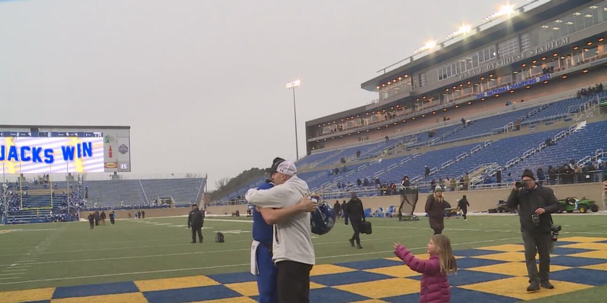 SDSU seniors savor final game at Dana J. Dykhouse Stadium in FCS