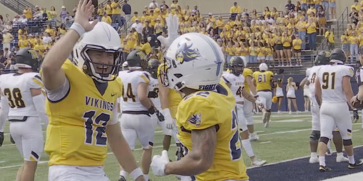 Augustana’s quarterback continues to inspire the team with his leadership Augustana’s quarterback continues to inspire the team with his leadership