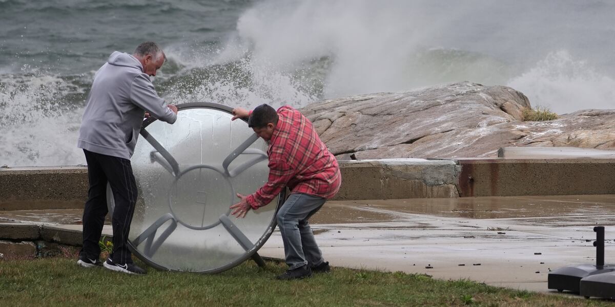 Nor'easter strengthens off East Coast, bringing heavy rain and coastal flooding